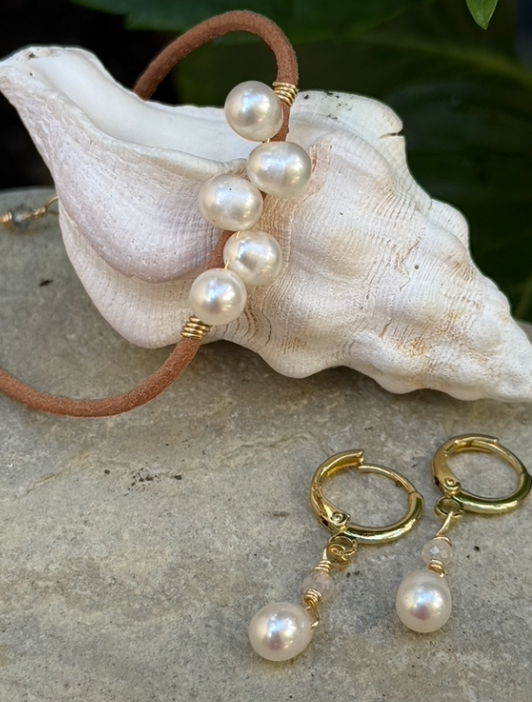 Pearl Cluster Leather Bracelet
